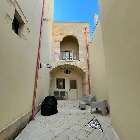 Palazzo De Carlo E Il Parco Dei 7 Pozzi Bed & Breakfast Lecce Exterior photo