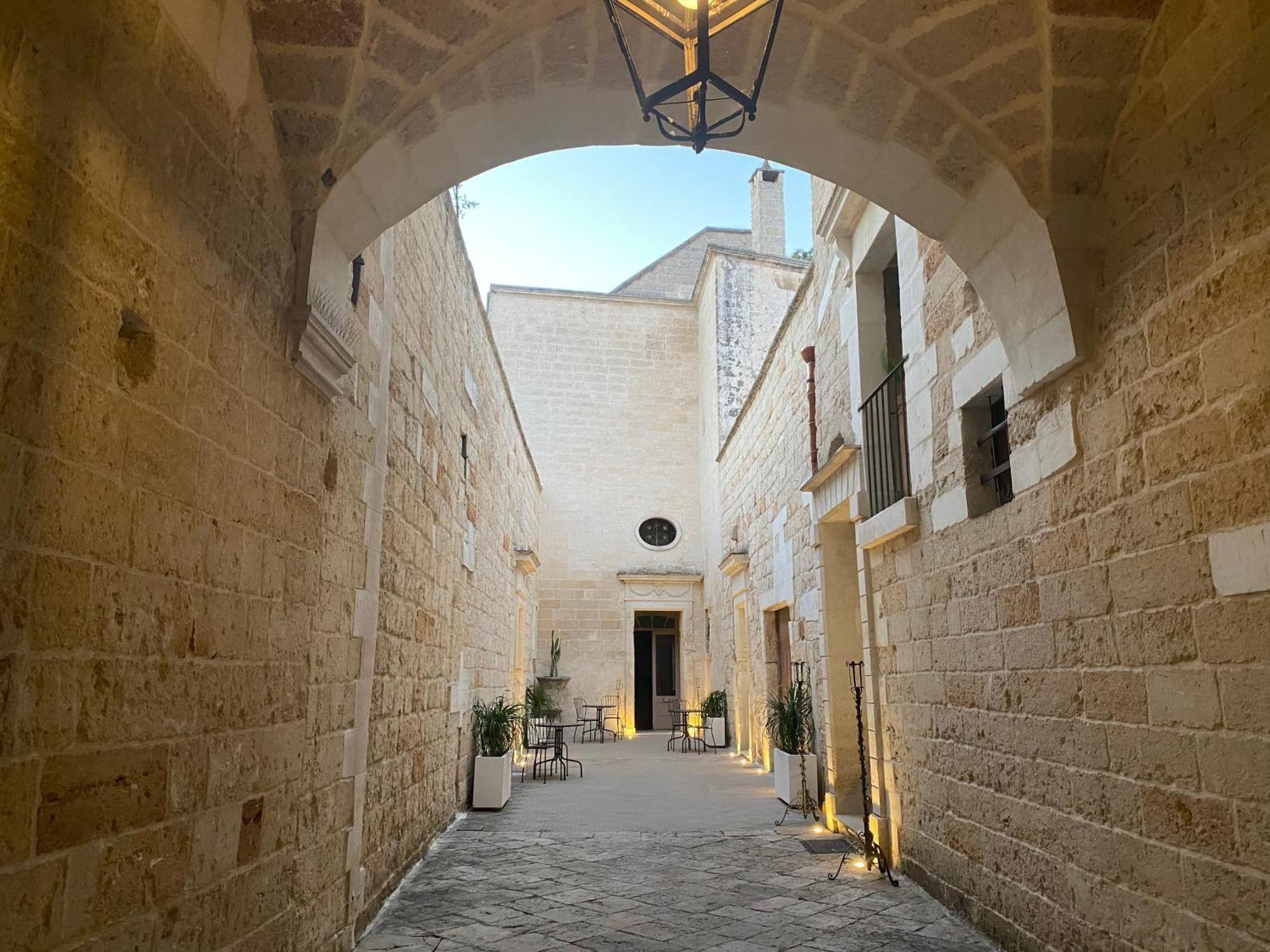 Palazzo De Carlo E Il Parco Dei 7 Pozzi Couette-café Lecce